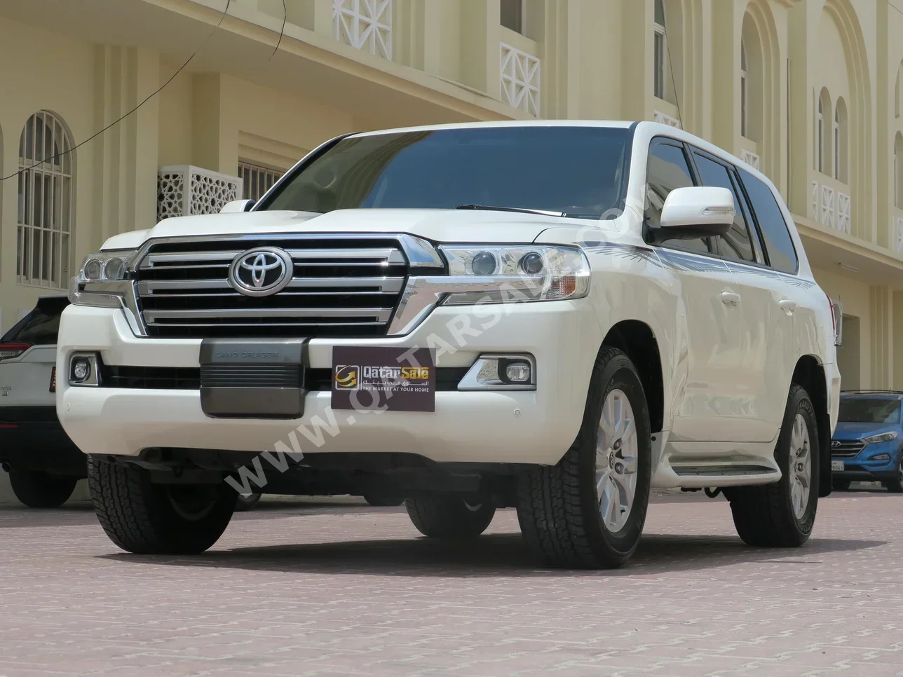 تويوتا  لاند كروزر  جي اكس ار  2016  اوتوماتيك  137,000 كم  6 سلندر  دفع رباعي  اس يو في  أبيض