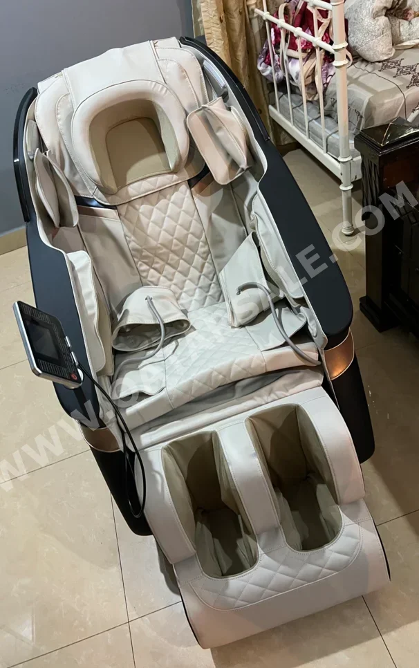 كرسي التدليك بيست مساج  أسود  الصين  كل الجسم  رباعي الأبعاد