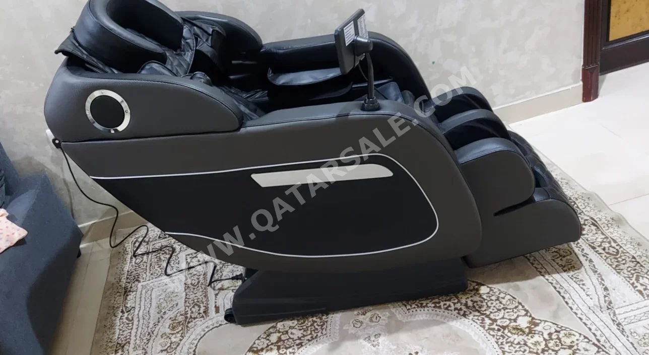 كرسي التدليك بيست مساج  أسود  الصين  كل الجسم  رباعي الأبعاد