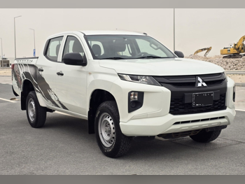 Mitsubishi  L 200  2020  Manual  200,000 Km  4 Cylinder  Four Wheel Drive (4WD)  Pick Up  White