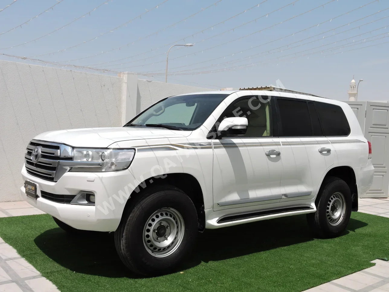 تويوتا  لاند كروزر  في اكس ار  2017  اوتوماتيك  347,000 كم  8 سلندر  دفع رباعي  اس يو في  أبيض