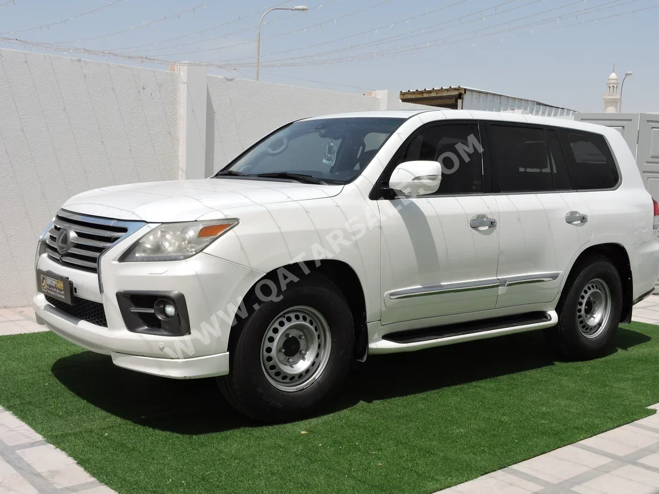 لكزس  ال اكس  570  2013  اوتوماتيك  350,000 كم  8 سلندر  دفع رباعي  اس يو في  أبيض