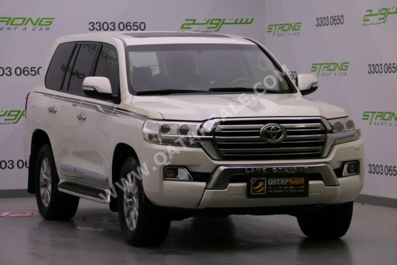 Toyota  Land Cruiser  GXR  2016  Automatic  311,000 Km  8 Cylinder  Four Wheel Drive (4WD)  SUV  Pearl