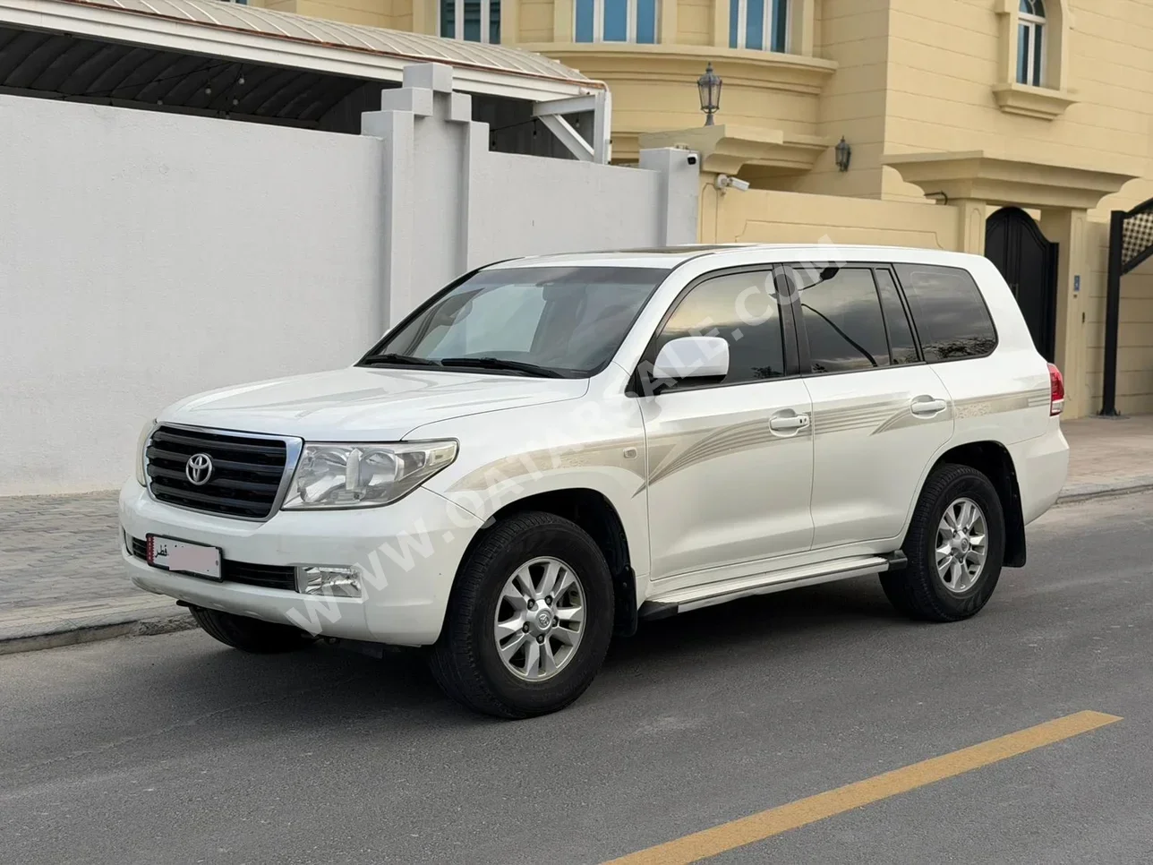 Toyota  Land Cruiser  GX  2010  Automatic  350,000 Km  6 Cylinder  Four Wheel Drive (4WD)  SUV  White