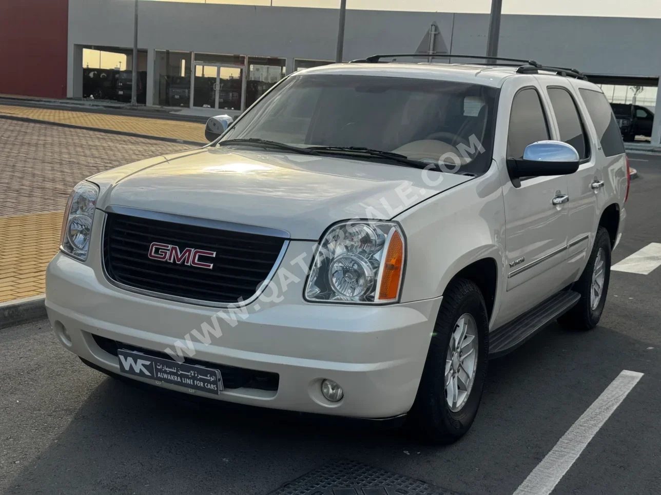 GMC  Yukon  SLT  2011  Automatic  258,000 Km  8 Cylinder  Four Wheel Drive (4WD)  SUV  White