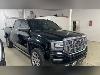 GMC  Sierra  Denali  2017  Automatic  244,000 Km  8 Cylinder  Four Wheel Drive (4WD)  Pick Up  Black