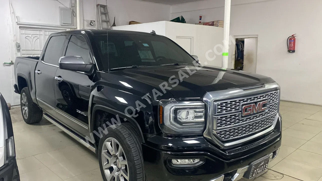 GMC  Sierra  Denali  2017  Automatic  244,000 Km  8 Cylinder  Four Wheel Drive (4WD)  Pick Up  Black