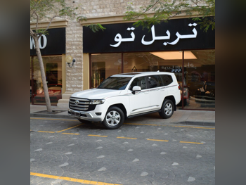 Toyota  Land Cruiser  GXR  2024  Automatic  53,200 Km  6 Cylinder  Four Wheel Drive (4WD)  SUV  White  With Warranty