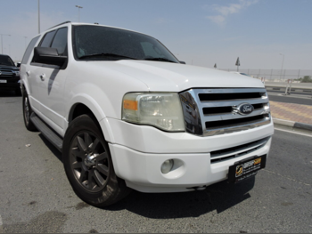 Ford  Expedition  2013  Automatic  130,000 Km  8 Cylinder  Four Wheel Drive (4WD)  SUV  White