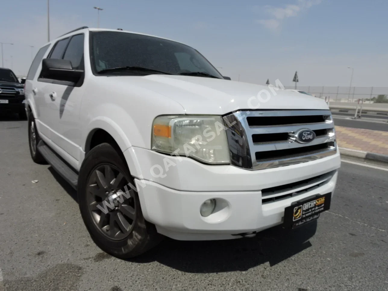 Ford  Expedition  2013  Automatic  130,000 Km  8 Cylinder  Four Wheel Drive (4WD)  SUV  White