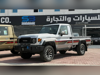 تويوتا  لاند كروزر  ال اكس  2025  عادي  0 كم  6 سلندر  دفع رباعي  بيكب  فضي