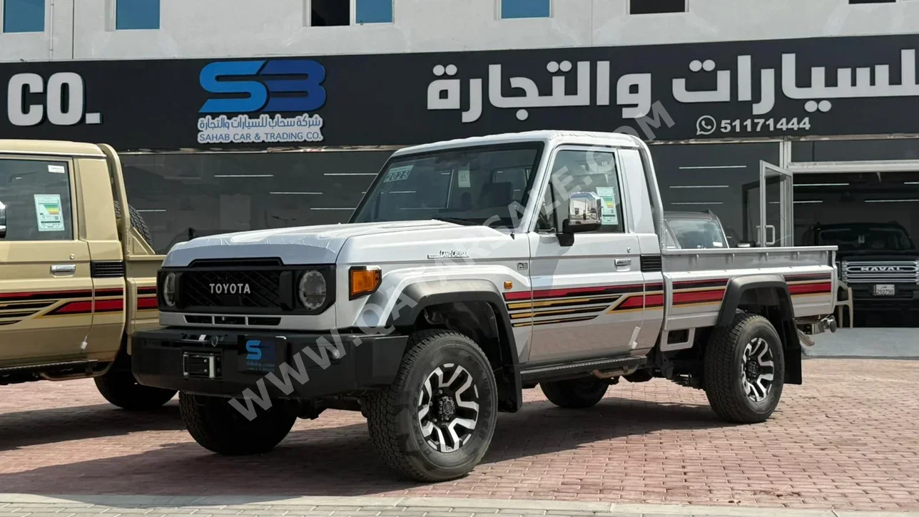 تويوتا  لاند كروزر  ال اكس  2025  عادي  0 كم  6 سلندر  دفع رباعي  بيكب  فضي