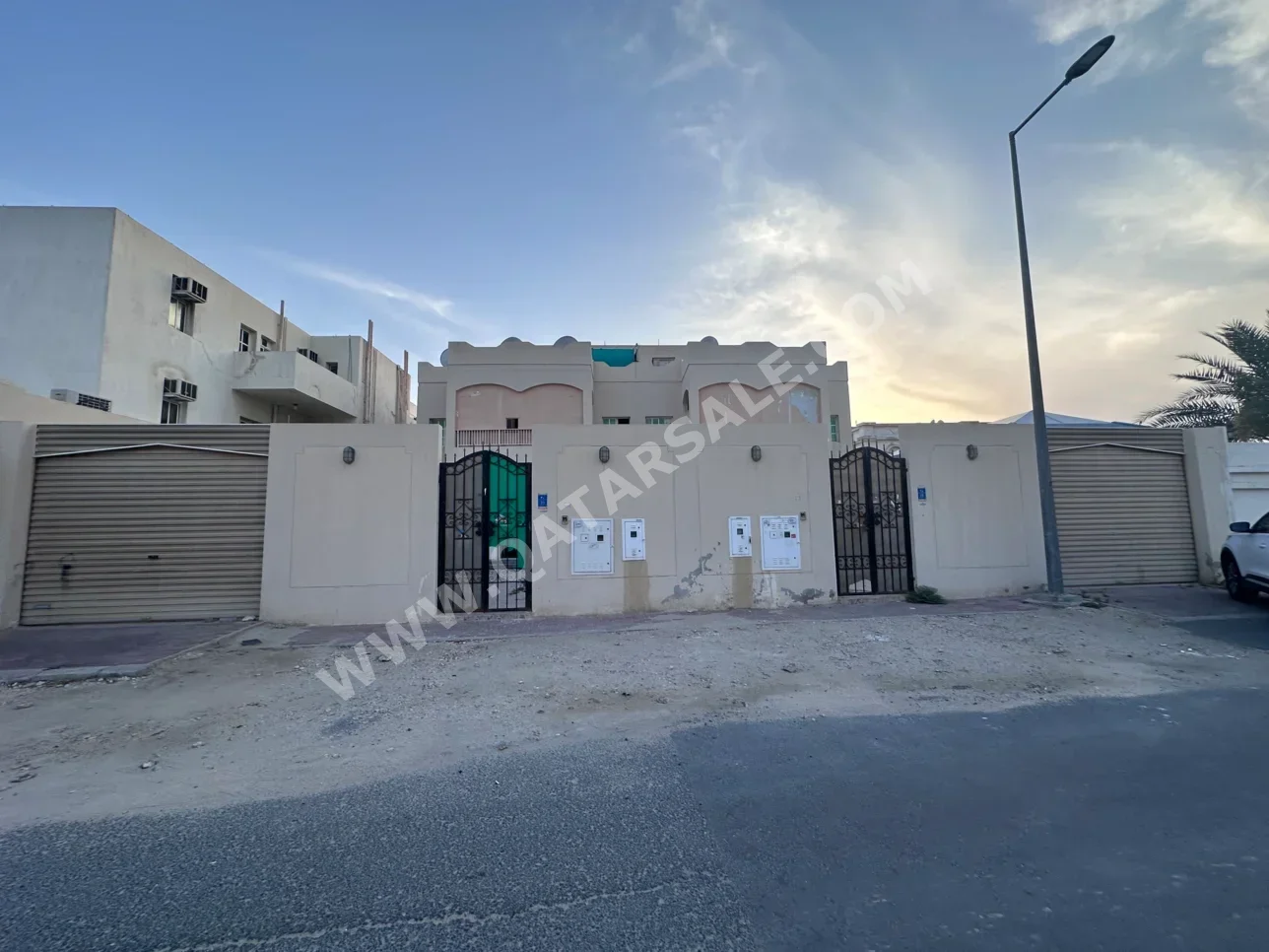 Family Residential  - Not Furnished  - Doha  - Nuaija  - 10 Bedrooms