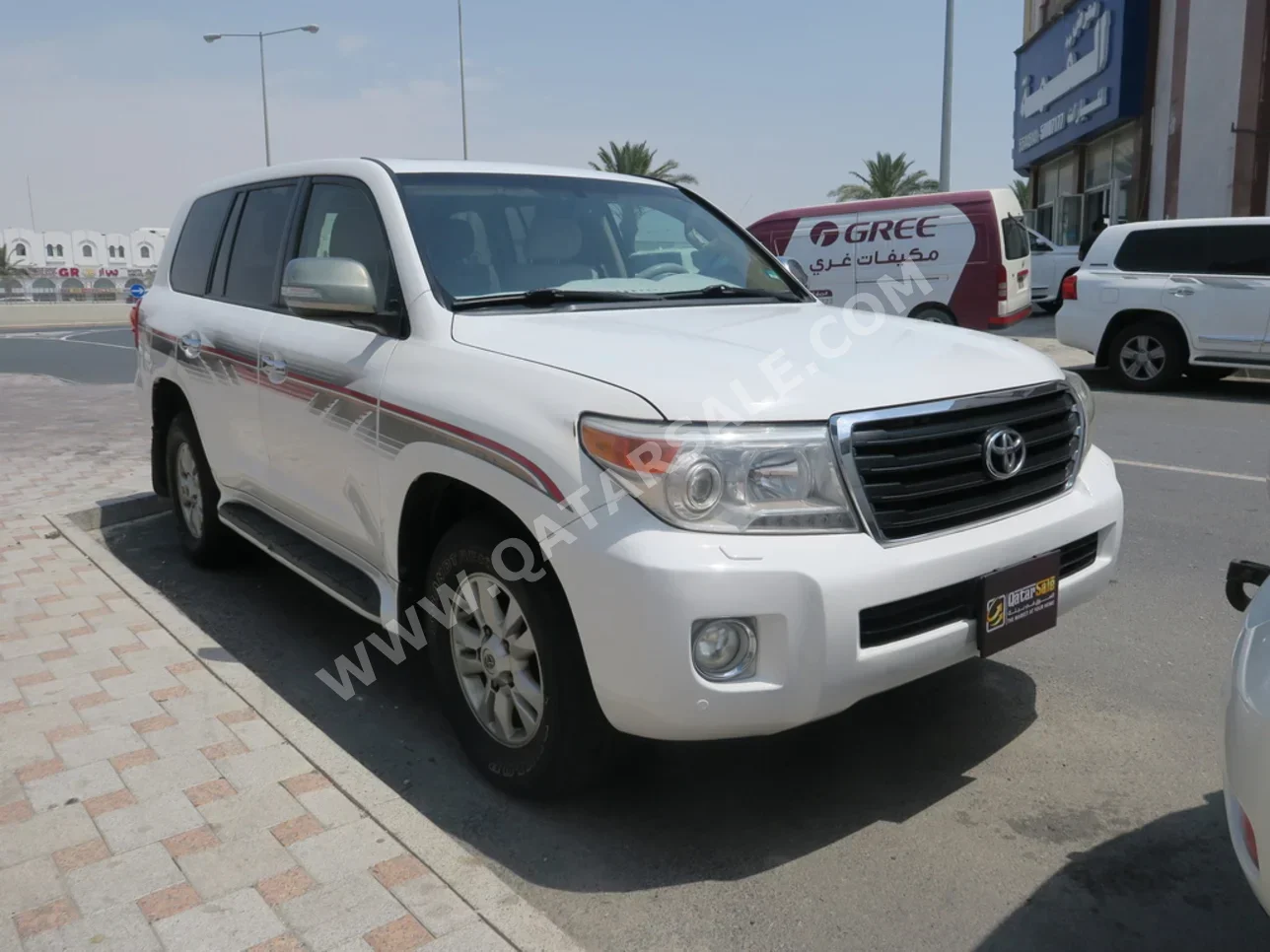 تويوتا  لاند كروزر  جي اكس ار  2012  اوتوماتيك  339,000 كم  8 سلندر  دفع رباعي  اس يو في  أبيض