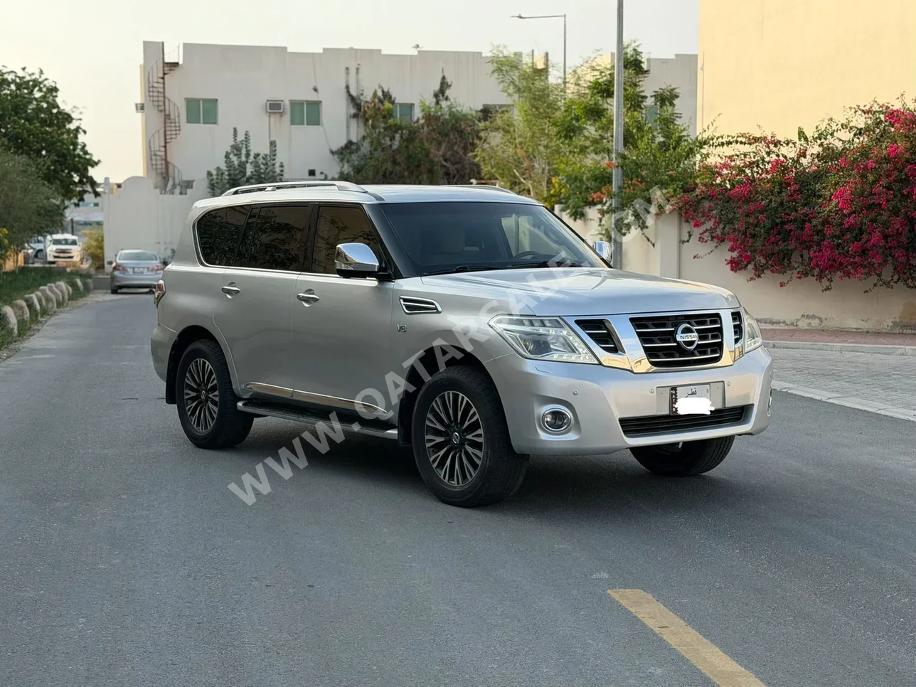 نيسان  باترول  بلاتنيوم  2015  اوتوماتيك  170,000 كم  8 سلندر  دفع رباعي  اس يو في  فضي