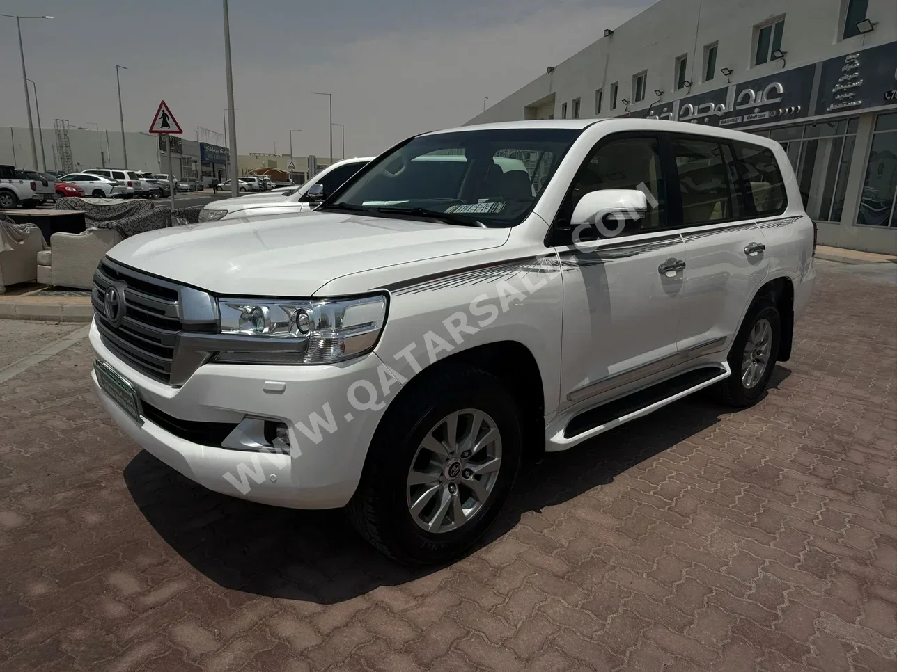 Toyota  Land Cruiser  GXR  2019  Automatic  236,000 Km  8 Cylinder  Four Wheel Drive (4WD)  SUV  White