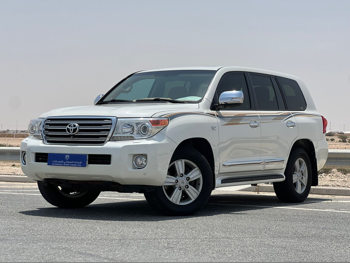 Toyota  Land Cruiser  VXR  2015  Automatic  307,000 Km  8 Cylinder  Four Wheel Drive (4WD)  SUV  White