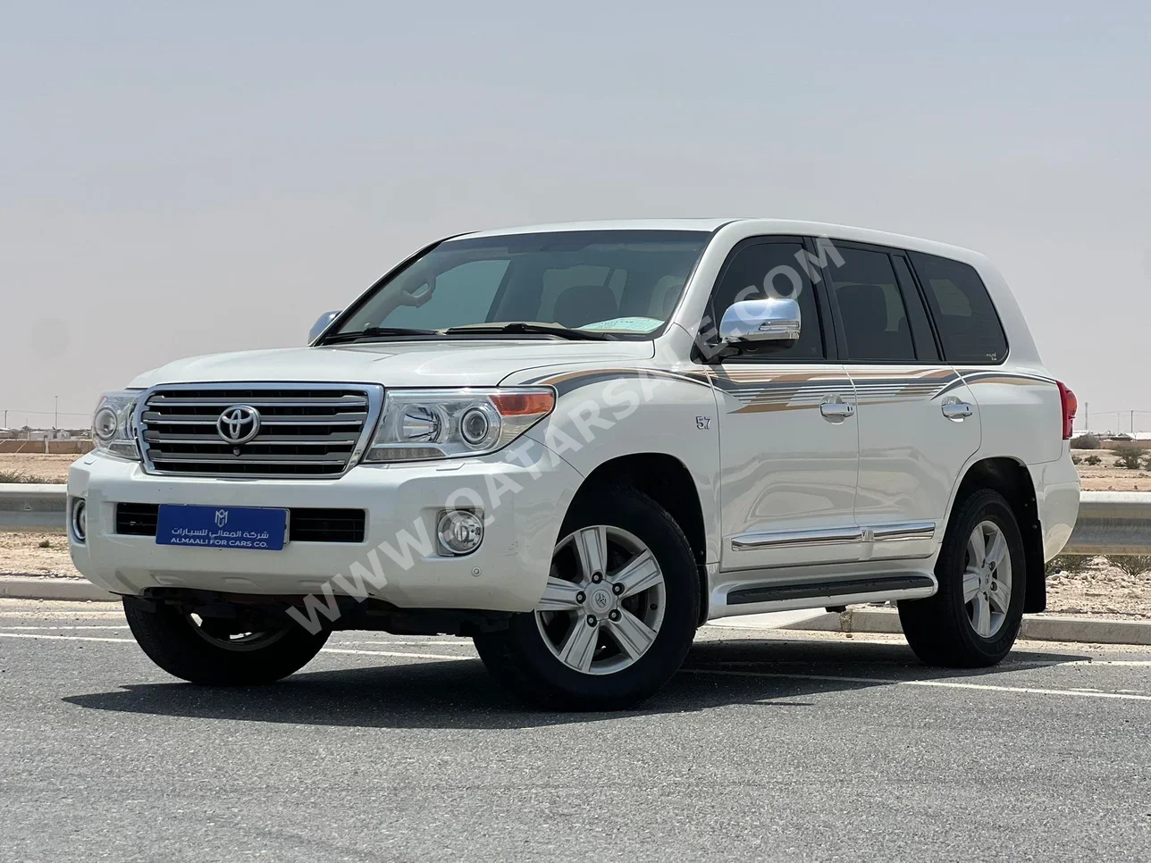 تويوتا  لاند كروزر  في اكس ار  2015  اوتوماتيك  307,000 كم  8 سلندر  دفع رباعي  اس يو في  أبيض