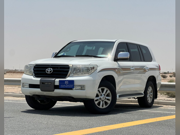 Toyota  Land Cruiser  GXR  2009  Automatic  641,000 Km  8 Cylinder  Four Wheel Drive (4WD)  SUV  White