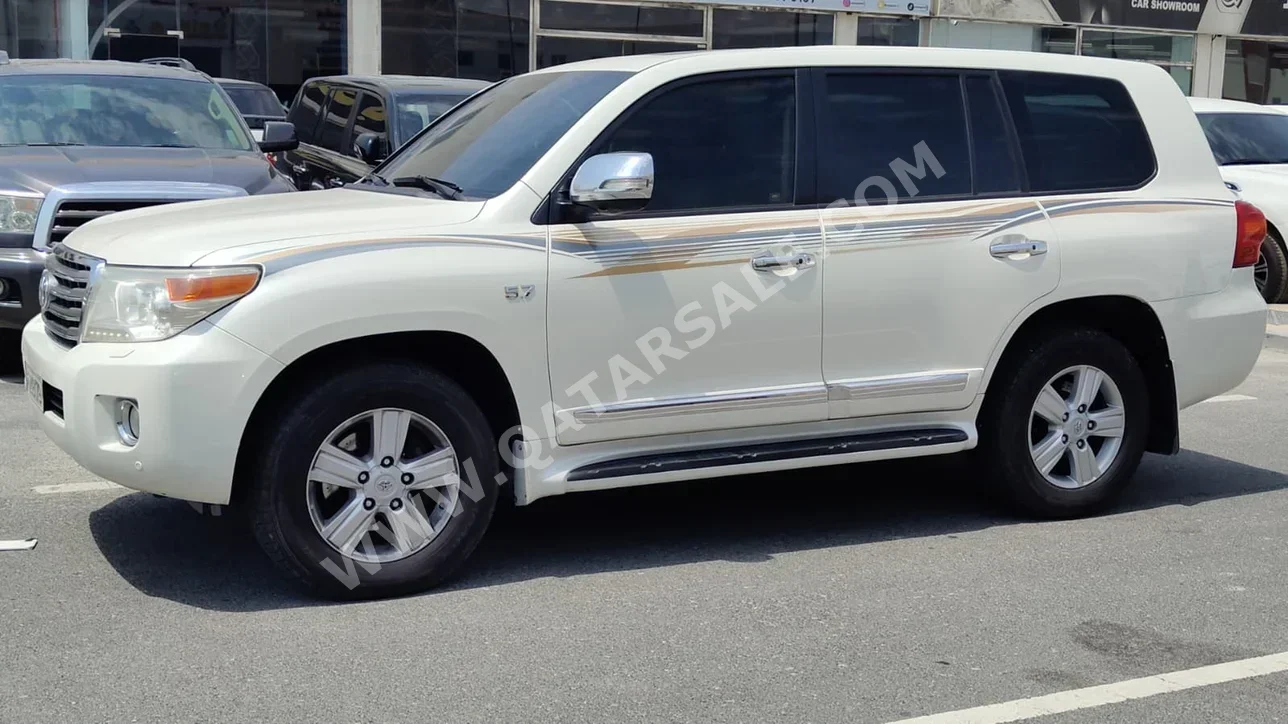 Toyota  Land Cruiser  VXR  2014  Automatic  243,000 Km  8 Cylinder  Four Wheel Drive (4WD)  SUV  White