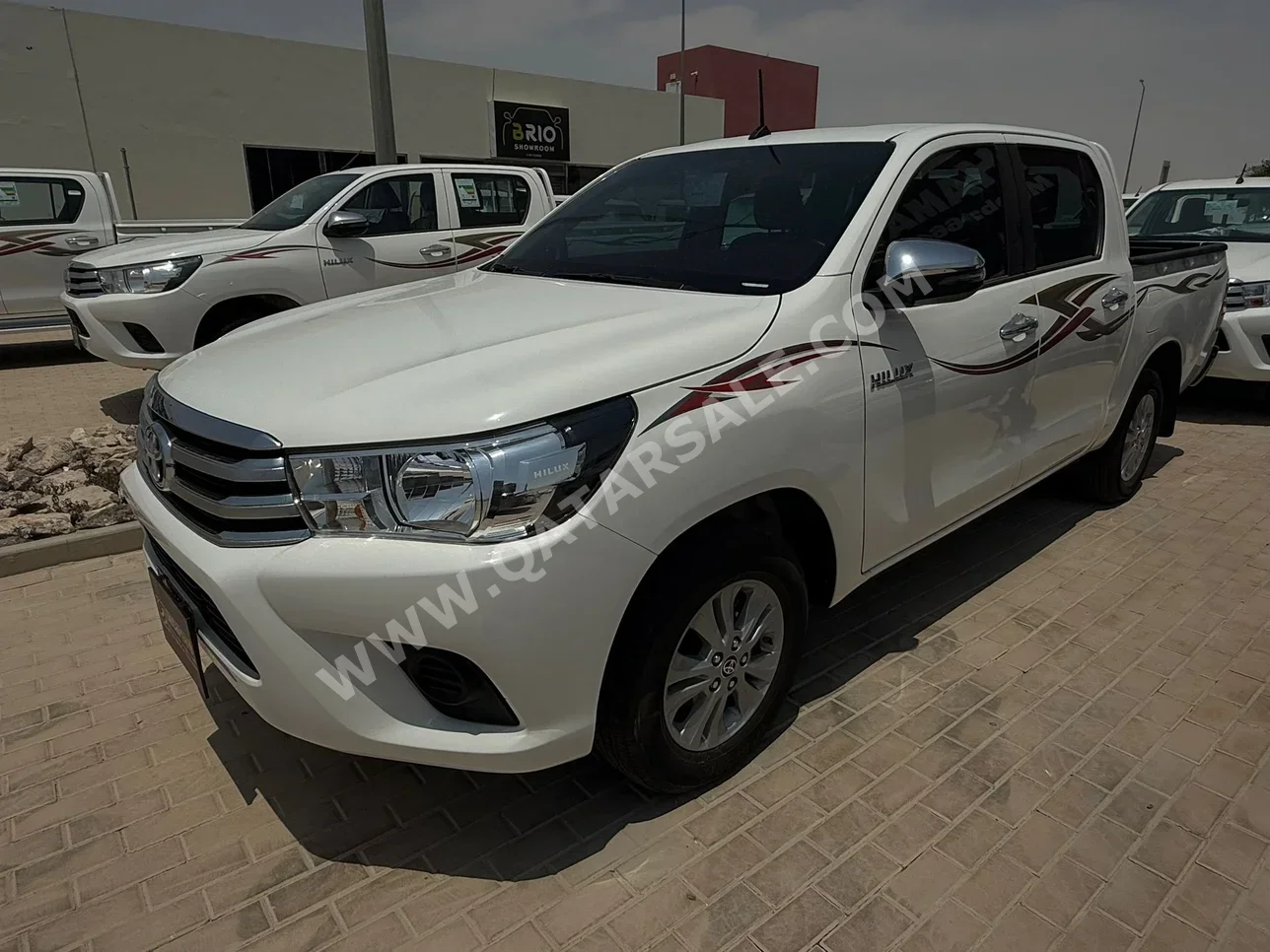 Toyota  Hilux  SR5  2025  Automatic  30,000 Km  4 Cylinder  Four Wheel Drive (4WD)  Pick Up  White  With Warranty