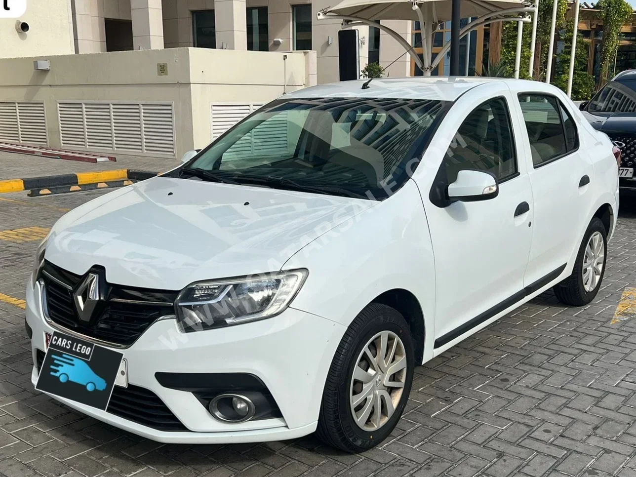 رينو  سيمبول  2019  اوتوماتيك  150,000 كم  4 سلندر  سحب امامي  سيدان  أبيض
