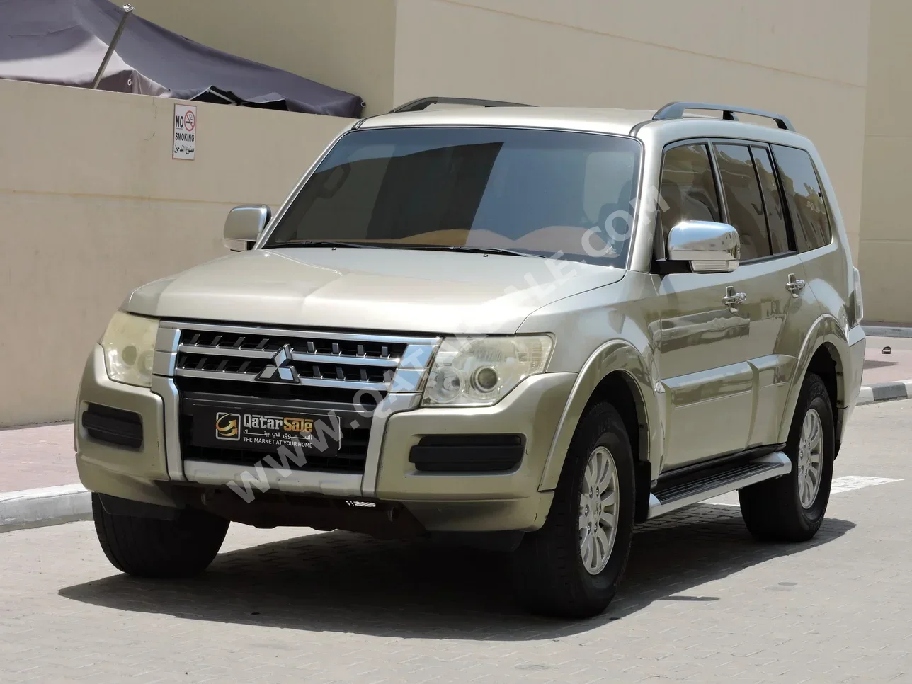 Mitsubishi  Pajero  2015  Automatic  189,000 Km  6 Cylinder  Four Wheel Drive (4WD)  SUV  Gold
