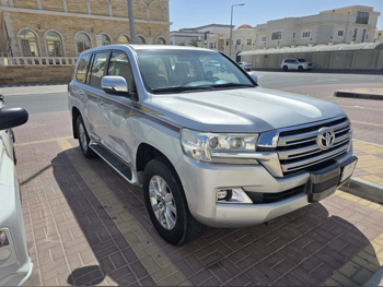 Toyota  Land Cruiser  GXR  2016  Automatic  247,000 Km  6 Cylinder  Four Wheel Drive (4WD)  SUV  Silver