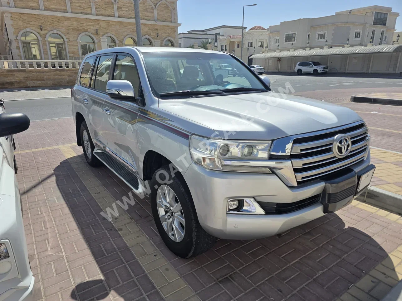 Toyota  Land Cruiser  GXR  2016  Automatic  247,000 Km  6 Cylinder  Four Wheel Drive (4WD)  SUV  Silver