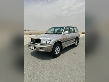 Toyota  Land Cruiser  GXR  2002  Manual  266,000 Km  6 Cylinder  Four Wheel Drive (4WD)  SUV  Silver