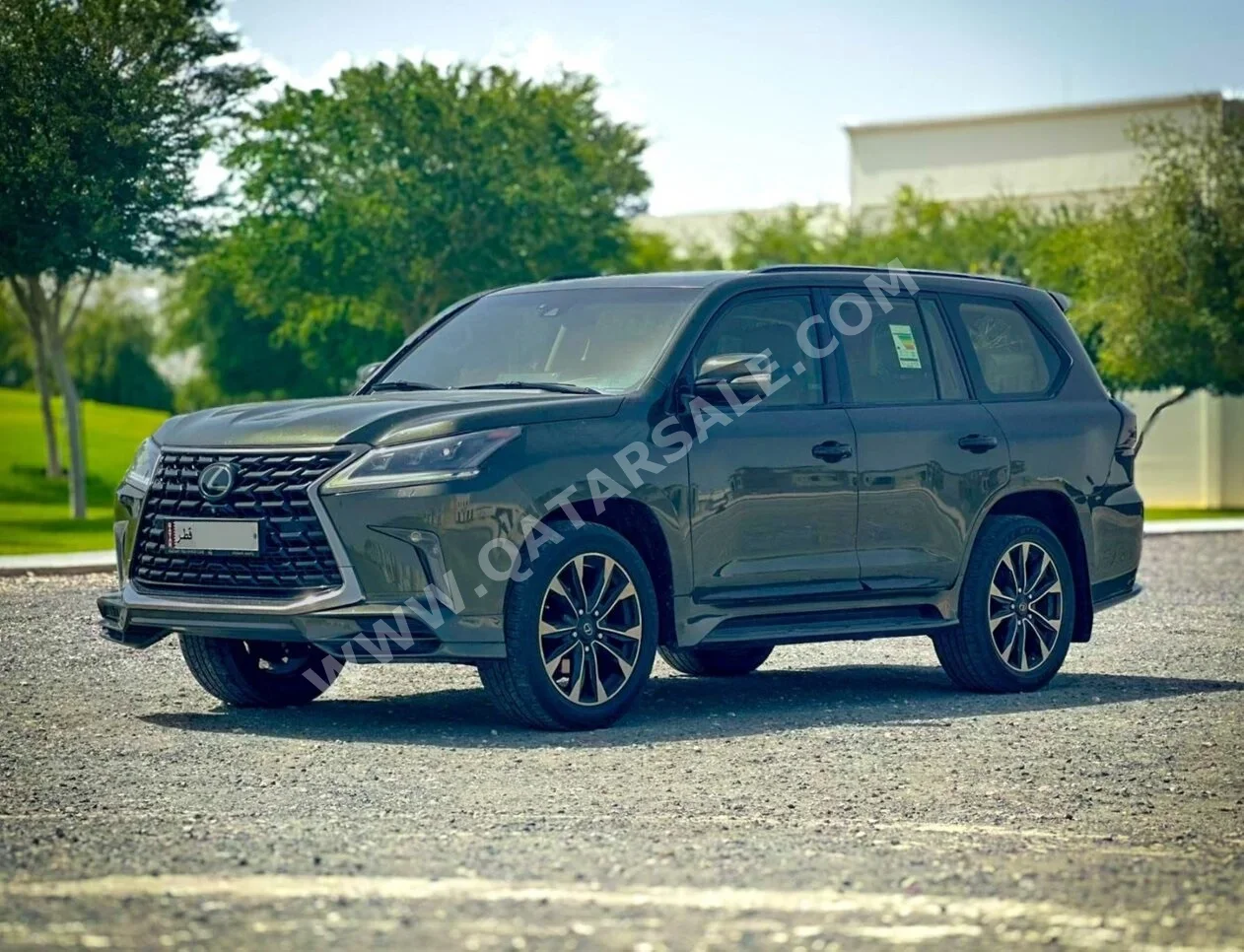 Lexus  LX  570  2016  Automatic  117,000 Km  8 Cylinder  Four Wheel Drive (4WD)  SUV  Green