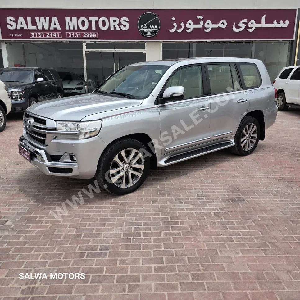 Toyota  Land Cruiser  GXR  2019  Automatic  255,000 Km  8 Cylinder  Four Wheel Drive (4WD)  SUV  Silver