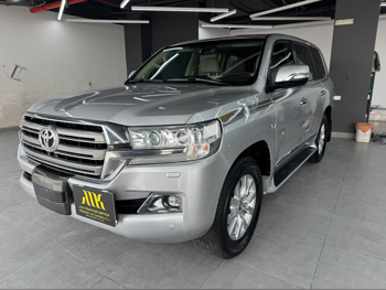 Toyota  Land Cruiser  VXR  2020  Automatic  211,000 Km  8 Cylinder  Four Wheel Drive (4WD)  SUV  Silver