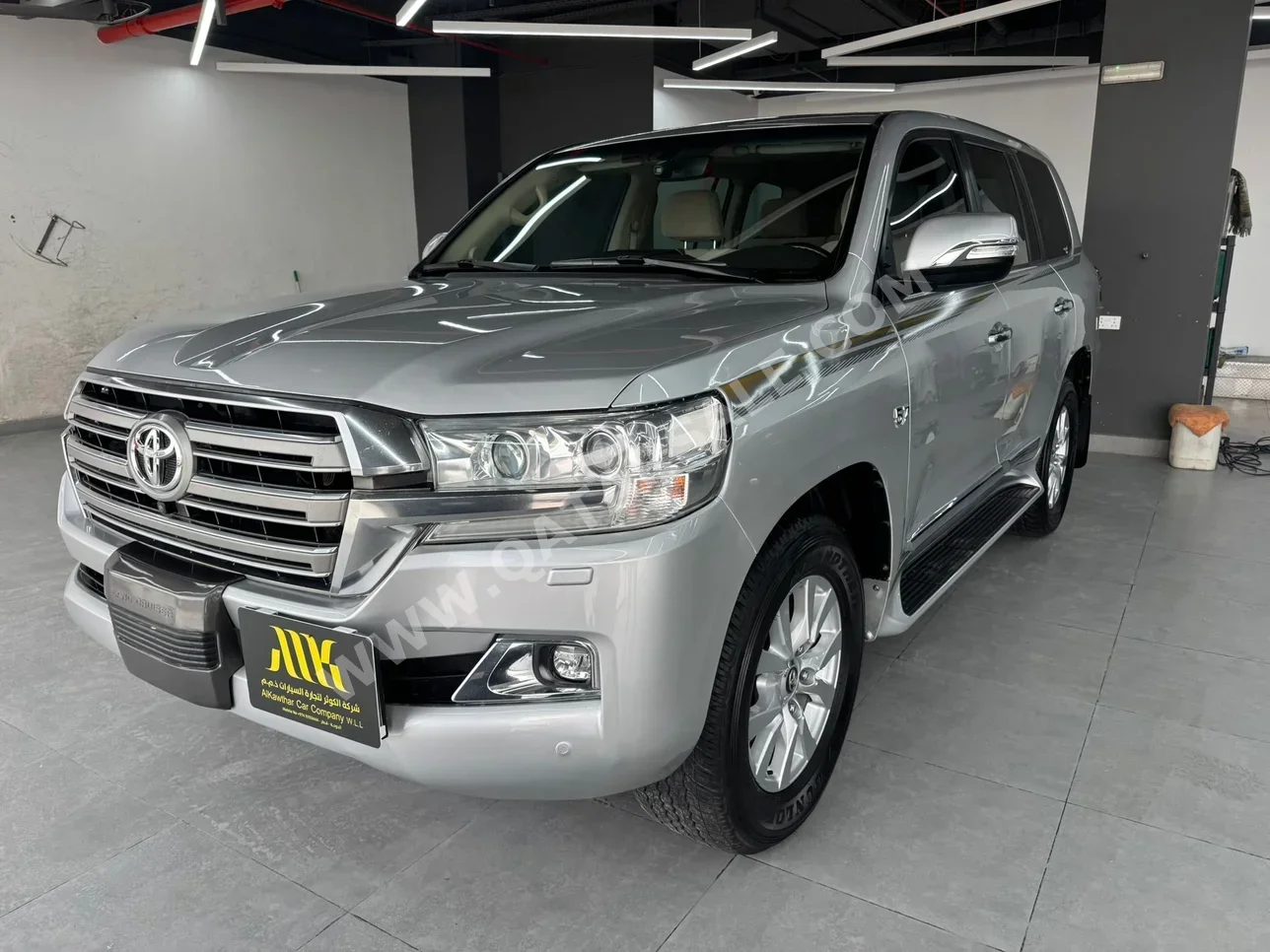 Toyota  Land Cruiser  VXR  2020  Automatic  211,000 Km  8 Cylinder  Four Wheel Drive (4WD)  SUV  Silver