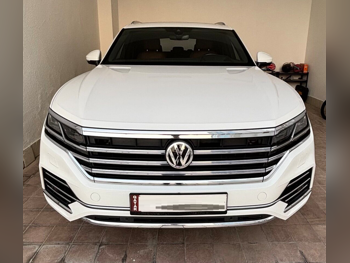 Volkswagen  Touareg  Highline plus  2021  Automatic  82,000 Km  6 Cylinder  All Wheel Drive (AWD)  SUV  White