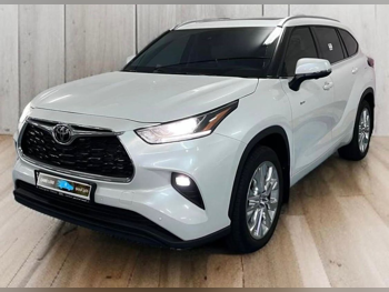 Toyota  Highlander  Limited  2025  Automatic  5,000 Km  4 Cylinder  All Wheel Drive (AWD)  SUV  Pearl  With Warranty