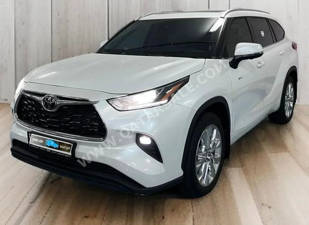 Toyota  Highlander  Limited  2025  Automatic  5,000 Km  4 Cylinder  All Wheel Drive (AWD)  SUV  Pearl  With Warranty