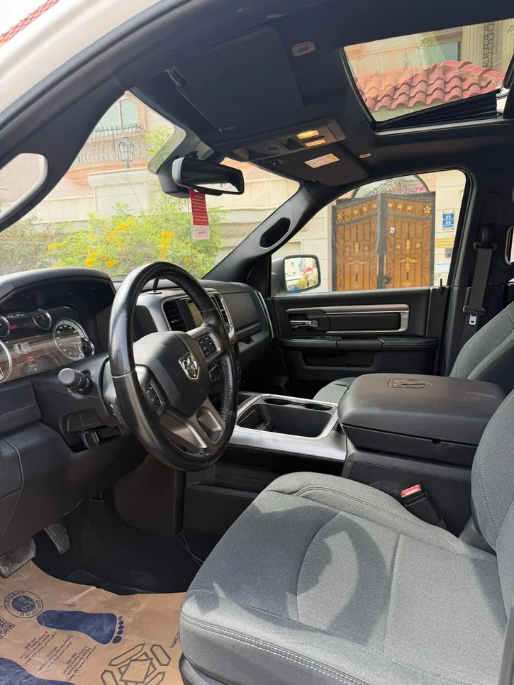 Dodge Ram Warlock 2021 Automatic 128,000 Km 8 Cylinder Four Wheel Drive (4WD) Pick Up White