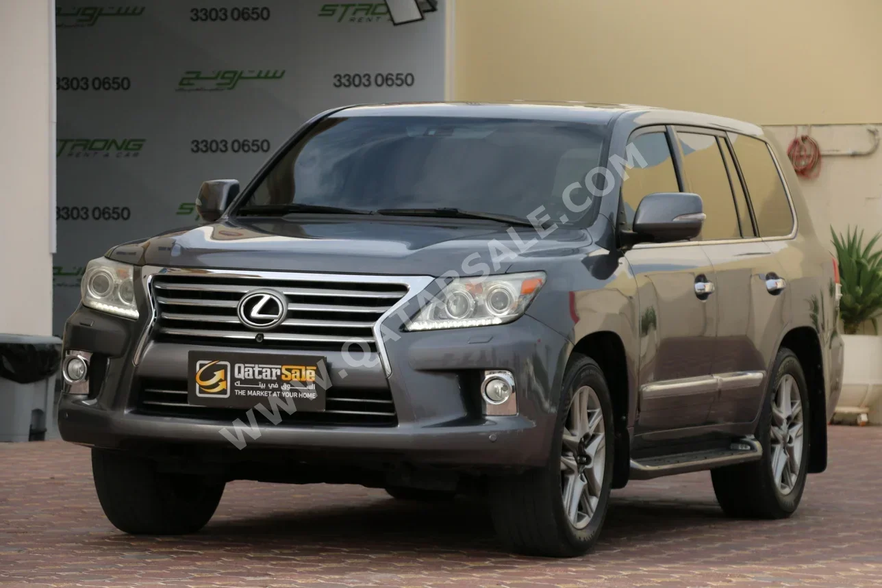 Lexus  LX  570  2013  Automatic  360,000 Km  8 Cylinder  Four Wheel Drive (4WD)  SUV  Gray