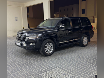 Toyota  Land Cruiser  GXR Black Edition  2017  Automatic  265,000 Km  8 Cylinder  Four Wheel Drive (4WD)  SUV  Black