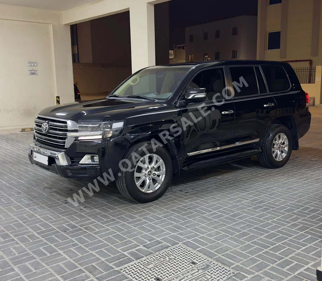 Toyota  Land Cruiser  GXR Black Edition  2017  Automatic  265,000 Km  8 Cylinder  Four Wheel Drive (4WD)  SUV  Black