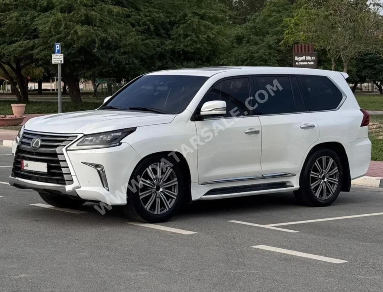 Lexus  LX  570  2017  Automatic  250,000 Km  8 Cylinder  Four Wheel Drive (4WD)  SUV  White
