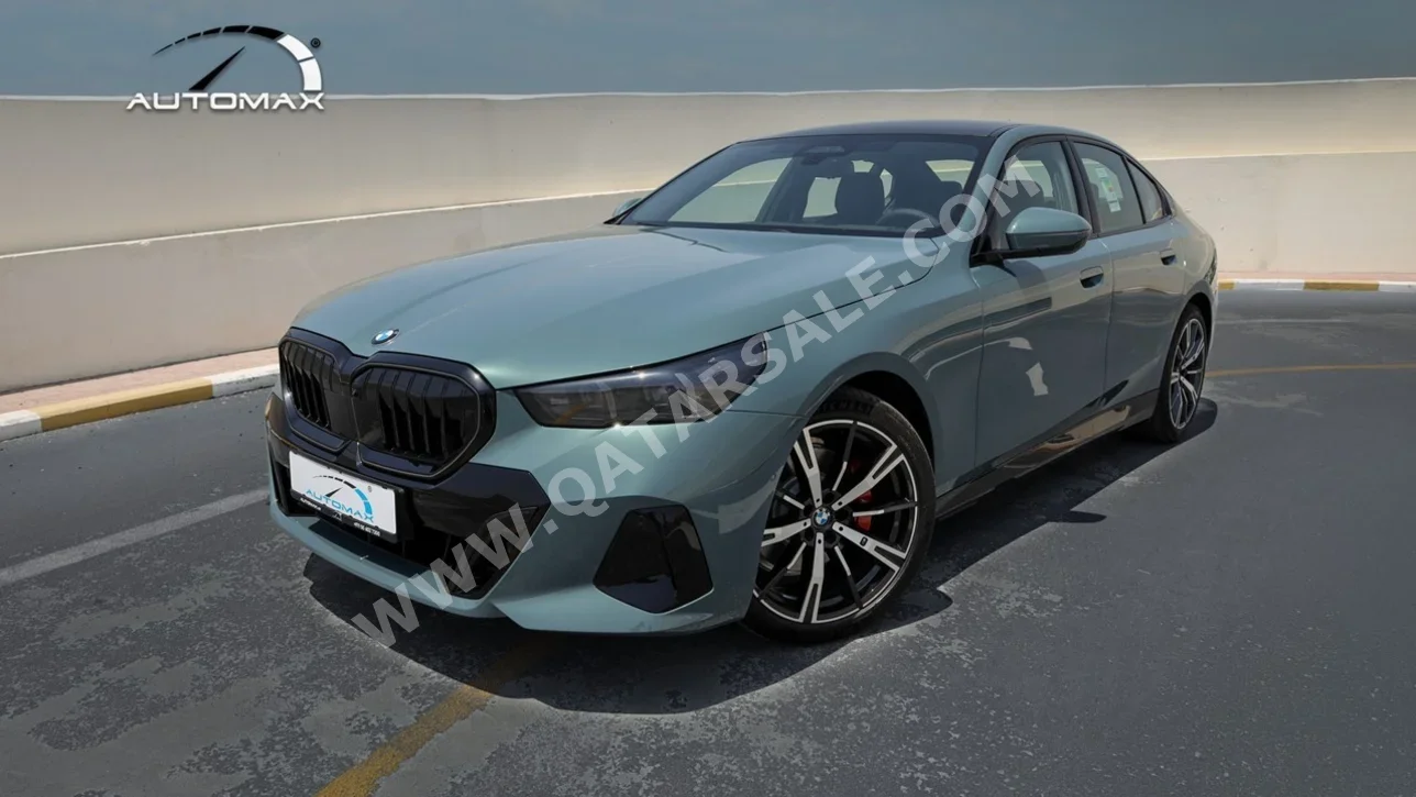 BMW  5-Series  520i M  2026  Automatic  0 Km  4 Cylinder  Rear Wheel Drive (RWD)  Sedan  Light Gray  With Warranty