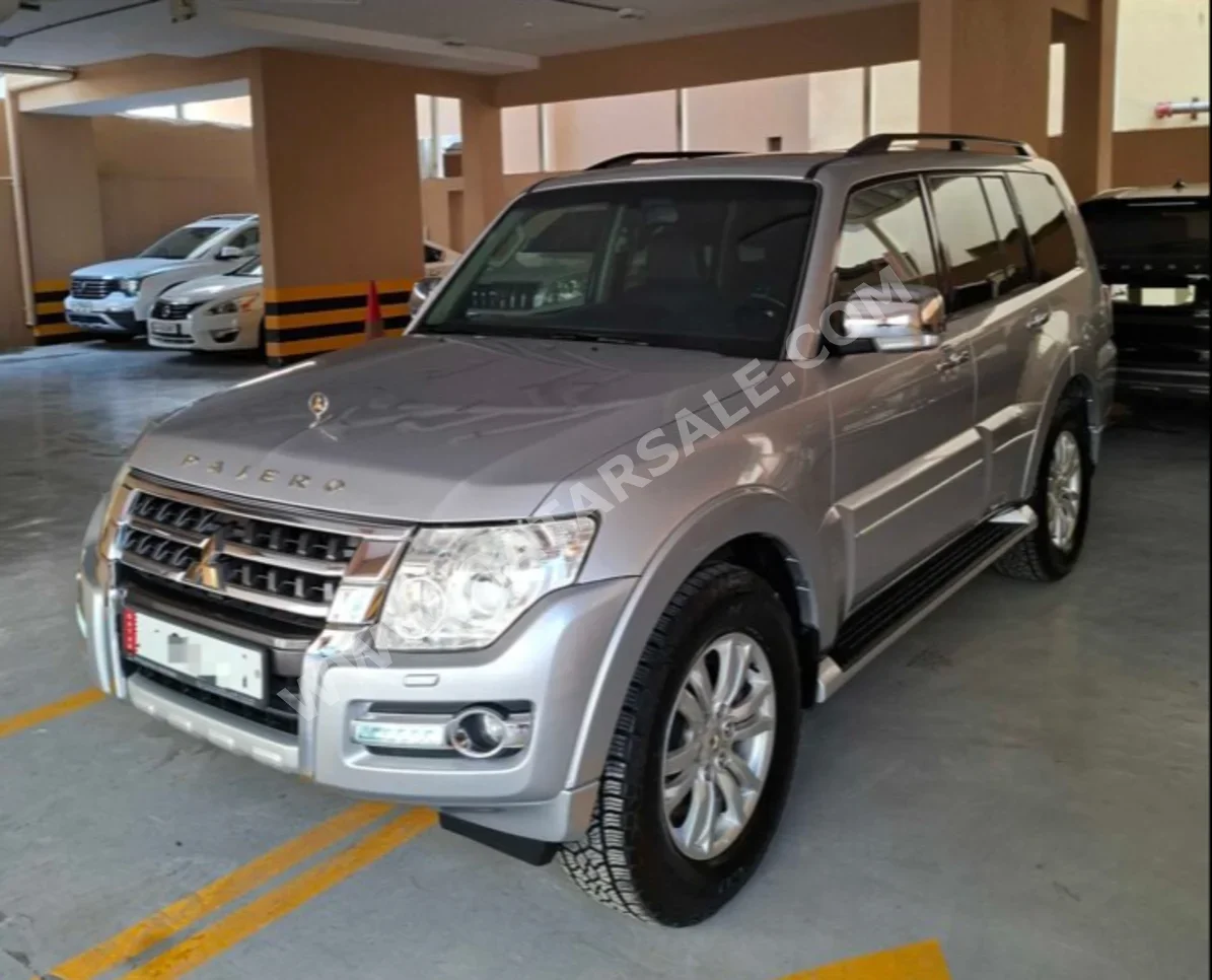 Mitsubishi Pajero 3.8 Gold Edition 2016 Automatic 120,000 Km 6 Cylinder Four Wheel Drive (4WD) SUV Silver