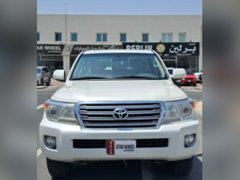 Toyota  Land Cruiser  VXR  2015  Automatic  419,000 Km  8 Cylinder  Four Wheel Drive (4WD)  SUV  White