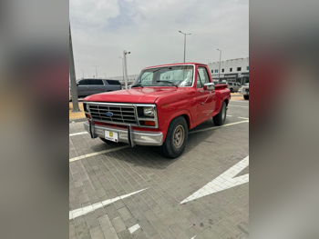 Ford  F  150  1986  Automatic  91,000 Km  8 Cylinder  Four Wheel Drive (4WD)  Pick Up  Red