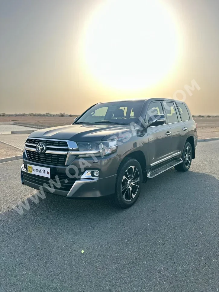 Toyota Land Cruiser GXR- Grand Touring 2021 Automatic 133,000 Km 8 Cylinder Four Wheel Drive (4WD) SUV Gray