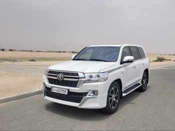 Toyota  Land Cruiser  VXR  2018  Automatic  278,000 Km  8 Cylinder  Four Wheel Drive (4WD)  SUV  White