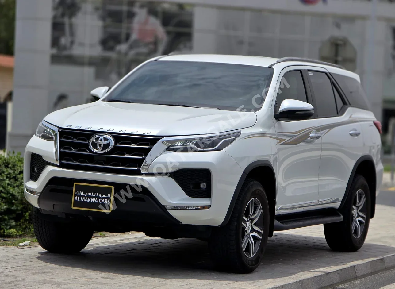 Toyota  Fortuner  2025  Automatic  27,000 Km  6 Cylinder  Four Wheel Drive (4WD)  SUV  White  With Warranty