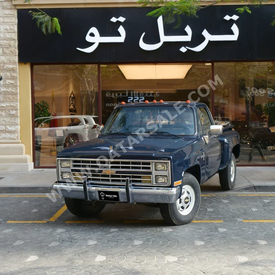 Chevrolet  Silverado  1987  Automatic  472,766 Km  8 Cylinder  Four Wheel Drive (4WD)  Classic  Blue